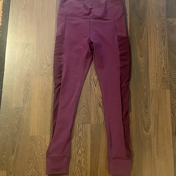 Small Fabletics leggings with pockets, mesh, high-waisted. - Picture 6 of 7